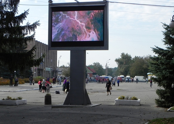 La publicidad al aire libre LED defiende Ucrania mínima que aguanta frío extremo